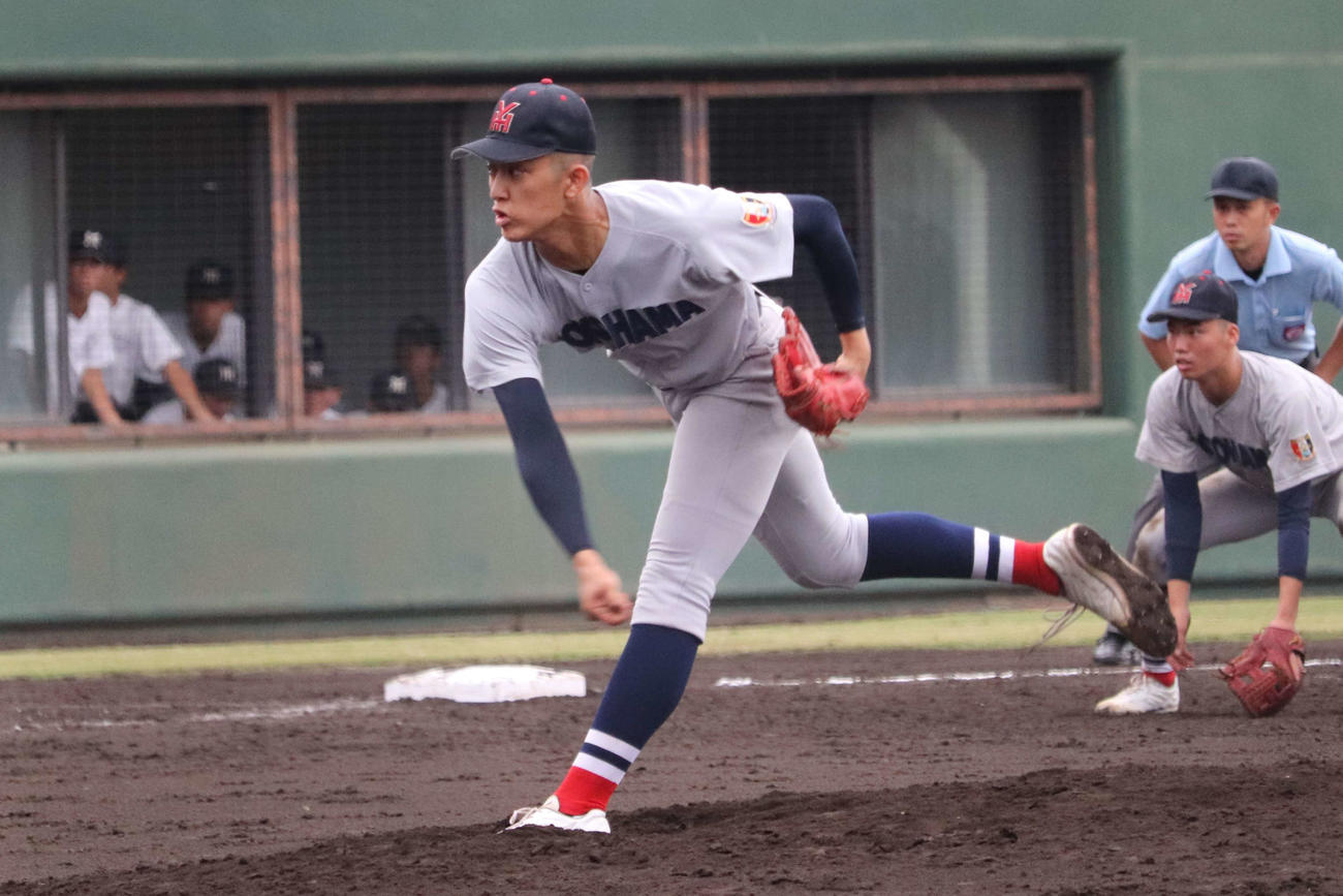 横浜、先発の織田（撮影・保坂淑子）
