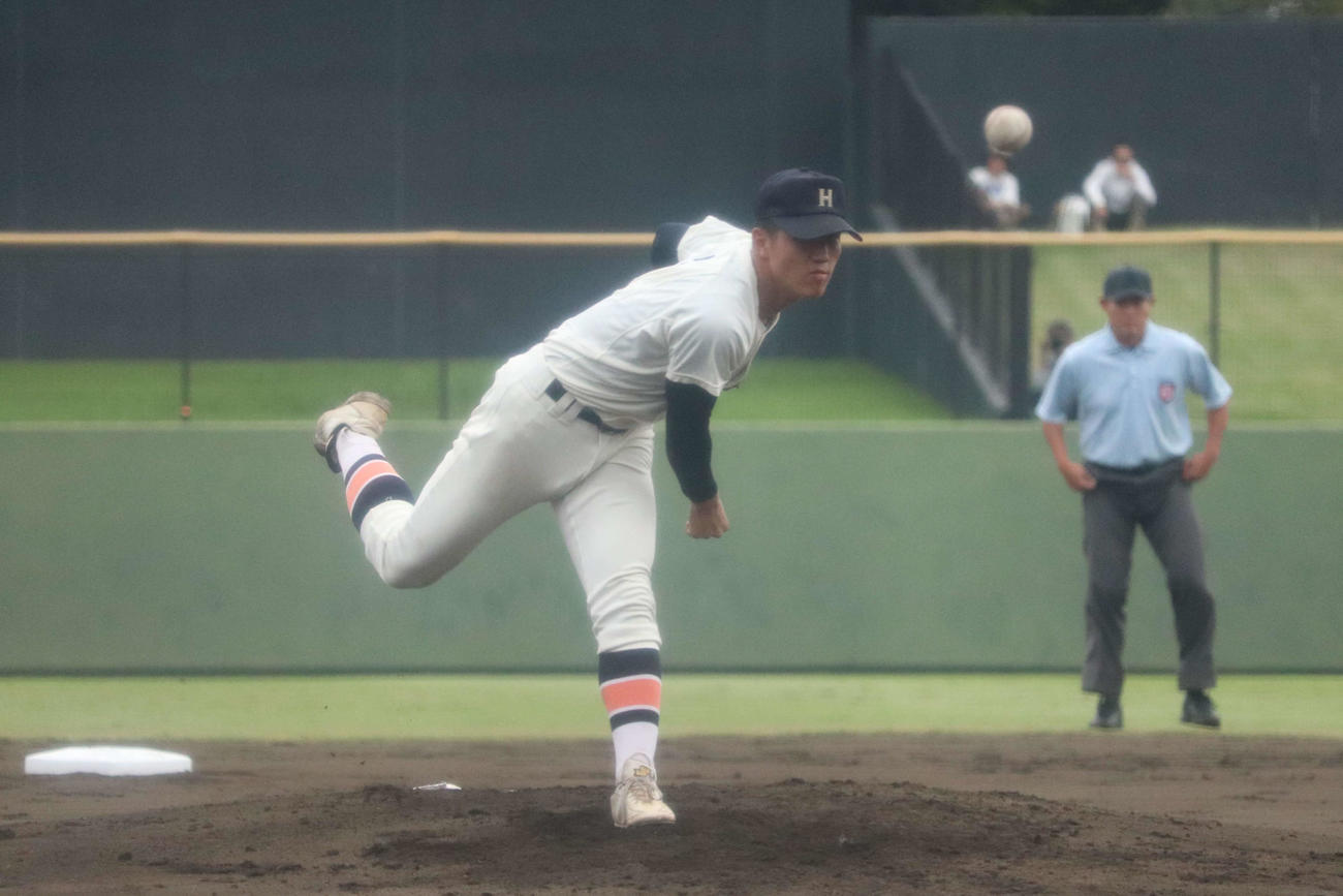 法政二対立花学園　法政二、先発の松田（撮影・保坂淑子）