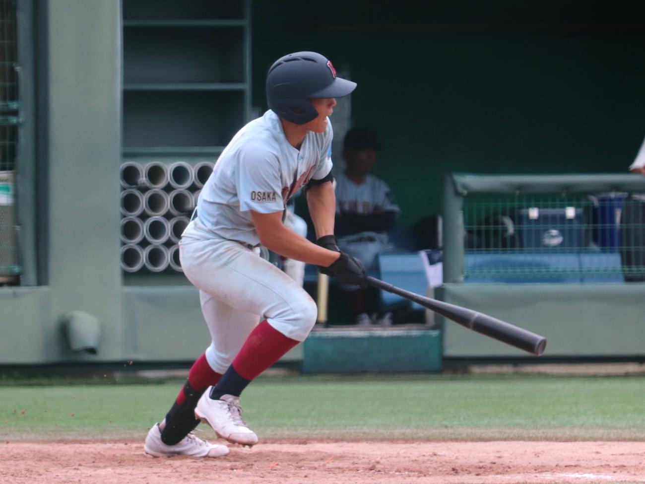 大阪大会準決勝　太成学院大高対近大付　4回1死にこの日3安打目の左前打を放った、近大付・小久保（撮影・中島麗）