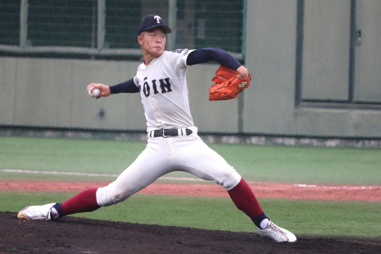 大阪大会準決勝　金光大阪対大阪桐蔭　先発した、大阪桐蔭のエース・吉岡（撮影・中島麗）