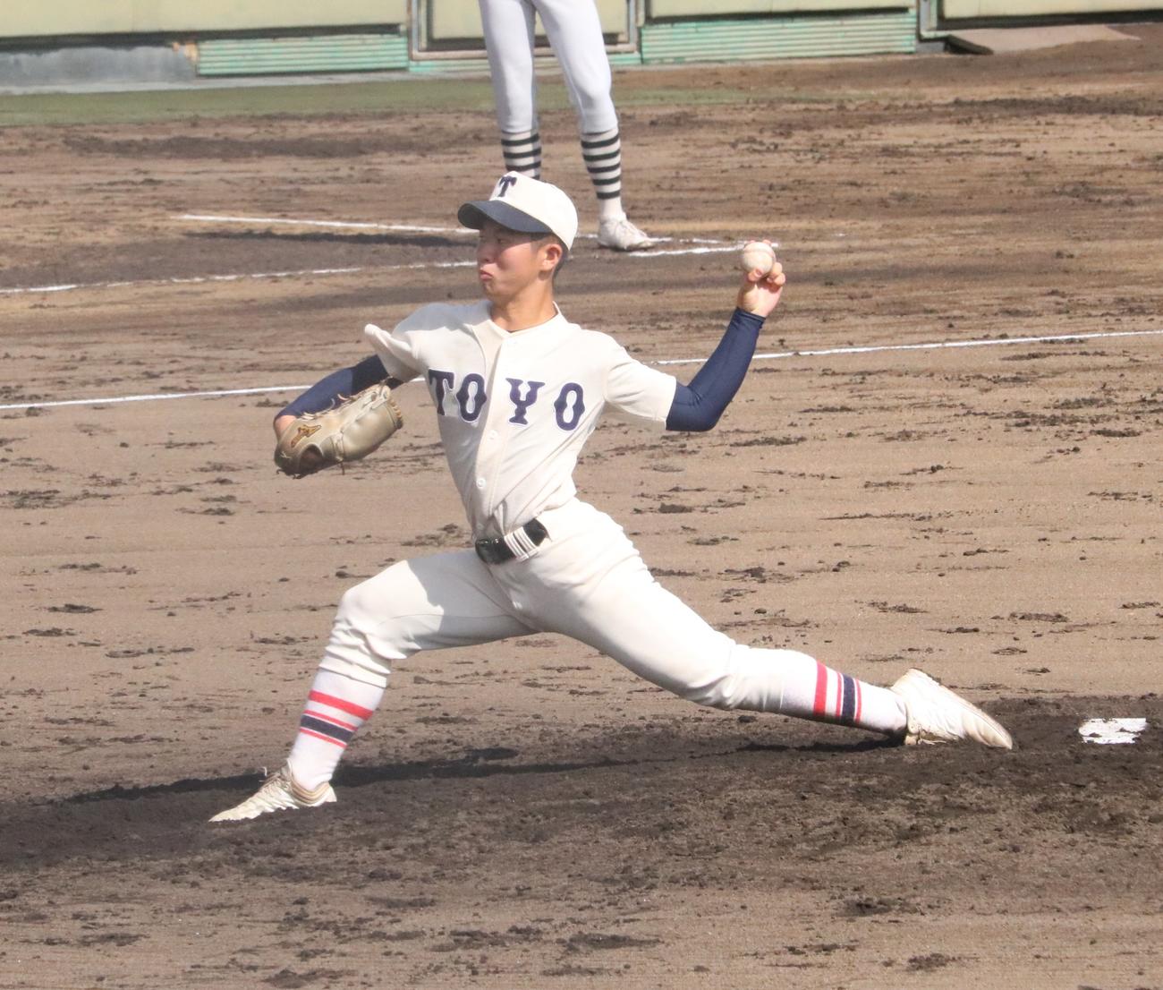 彩星工科対東洋大姫路　東洋大姫路先発の下山（撮影・林亮佑）