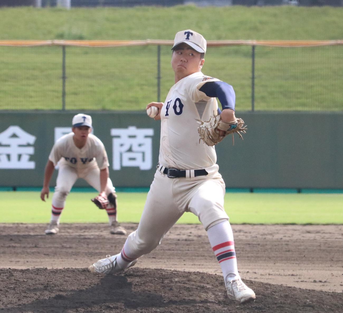 彩星工科対東洋大姫路　東洋大姫路の大野が救援登板する（撮影・林亮佑）