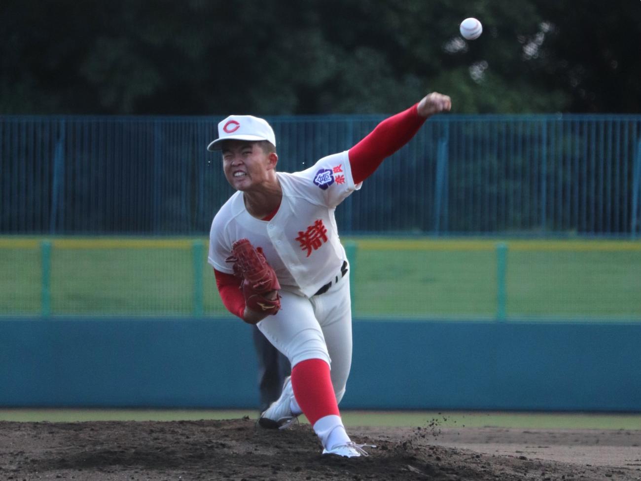 奈良大会決勝　天理対智弁学園　智弁学園の先発、杉本（撮影・中島麗）