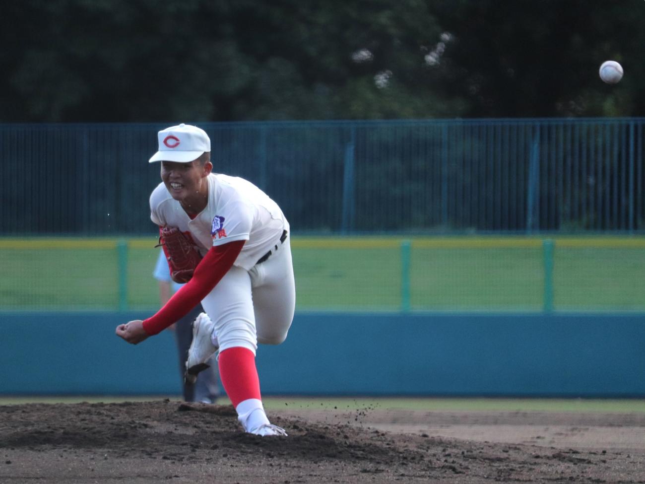 奈良大会決勝　天理対智弁学園　智弁学園の先発、杉本（撮影・中島麗）
