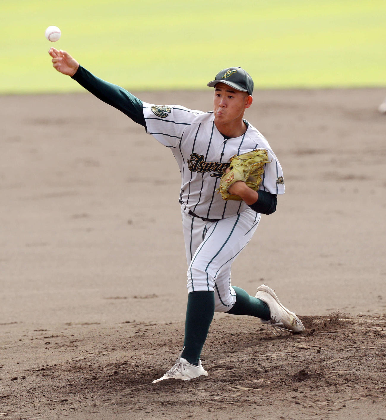 鶴岡東対名取北　先発した鶴岡東・井上（撮影・木村有優）