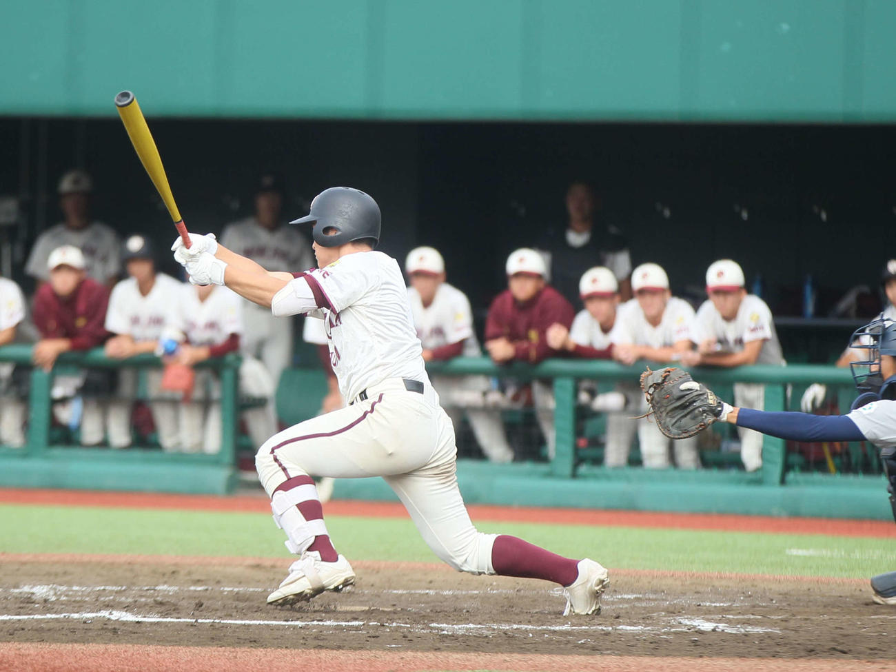盛岡中央対青森山田　1回、先制打を放った盛岡中央・村上（撮影・高橋香奈）