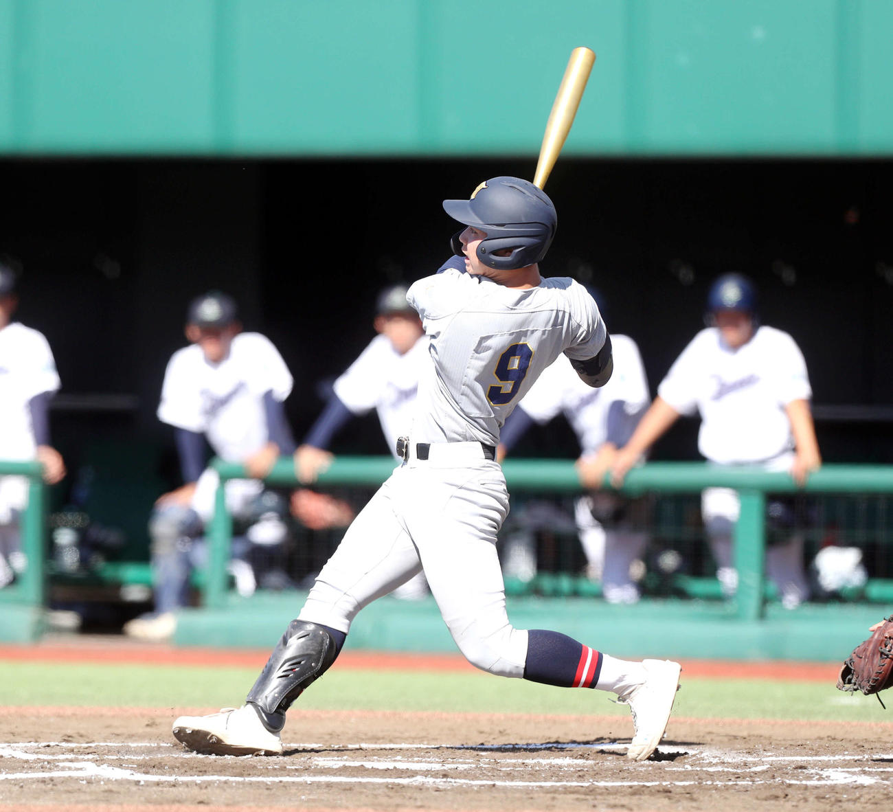 仙台育英対秋田中央　5回、満塁本塁打を放つ仙台育英・田山（撮影・木村有優）