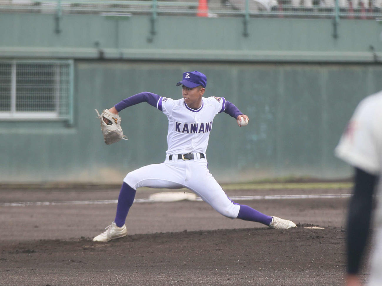 金足農対八戸学院光星　先発のマウンドに上がった金足農・斎藤（撮影・高橋香奈）