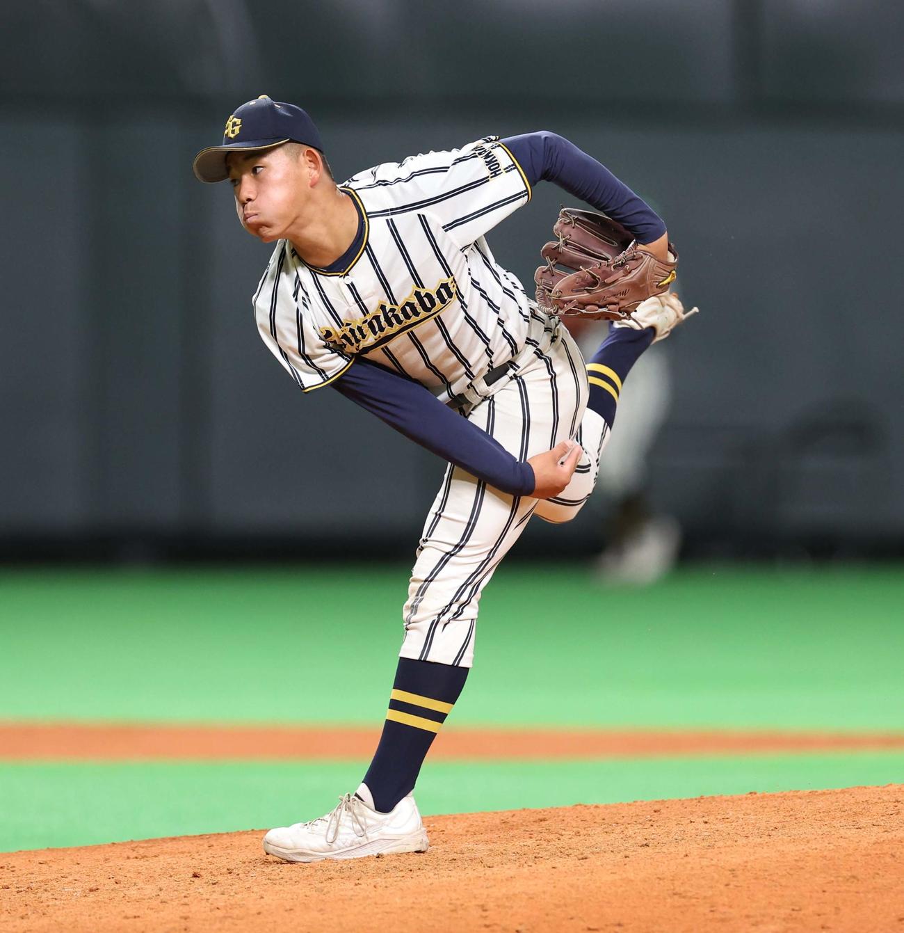 白樺学園対士別翔雲　白樺学園3番手登板の鎌仲（撮影・黒川智章）