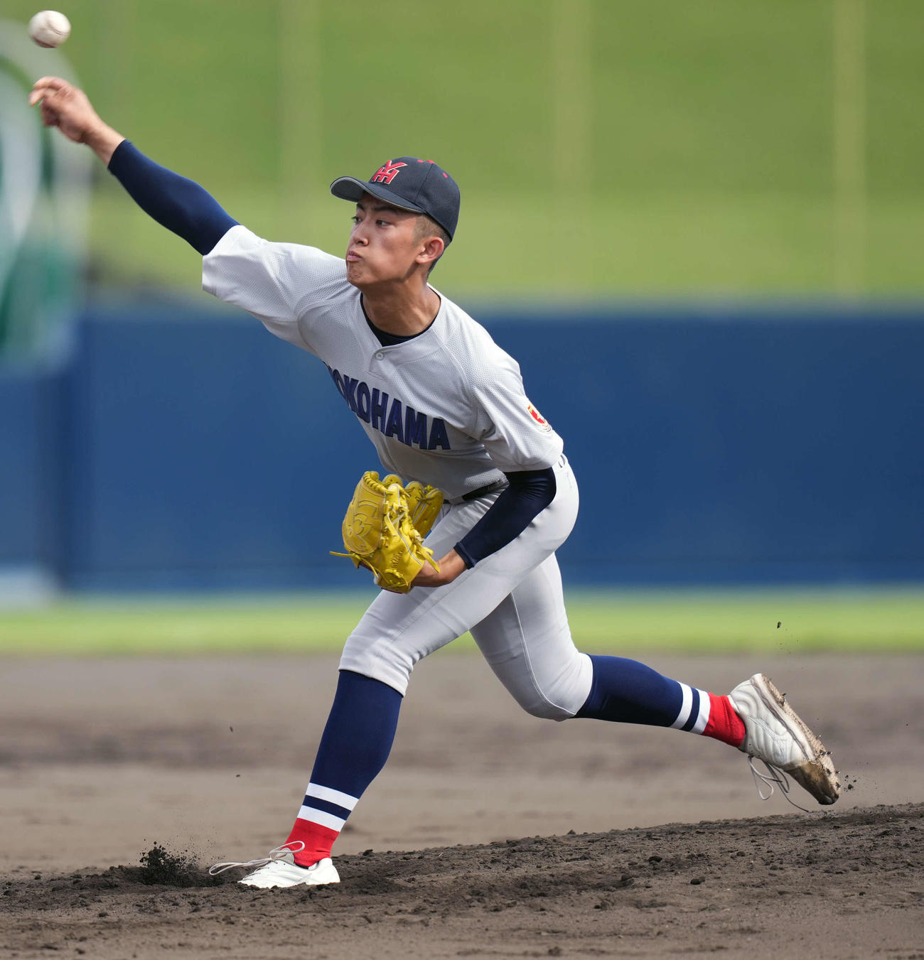 高崎商大付対横浜　先発の横浜・織田（撮影・小島史椰）