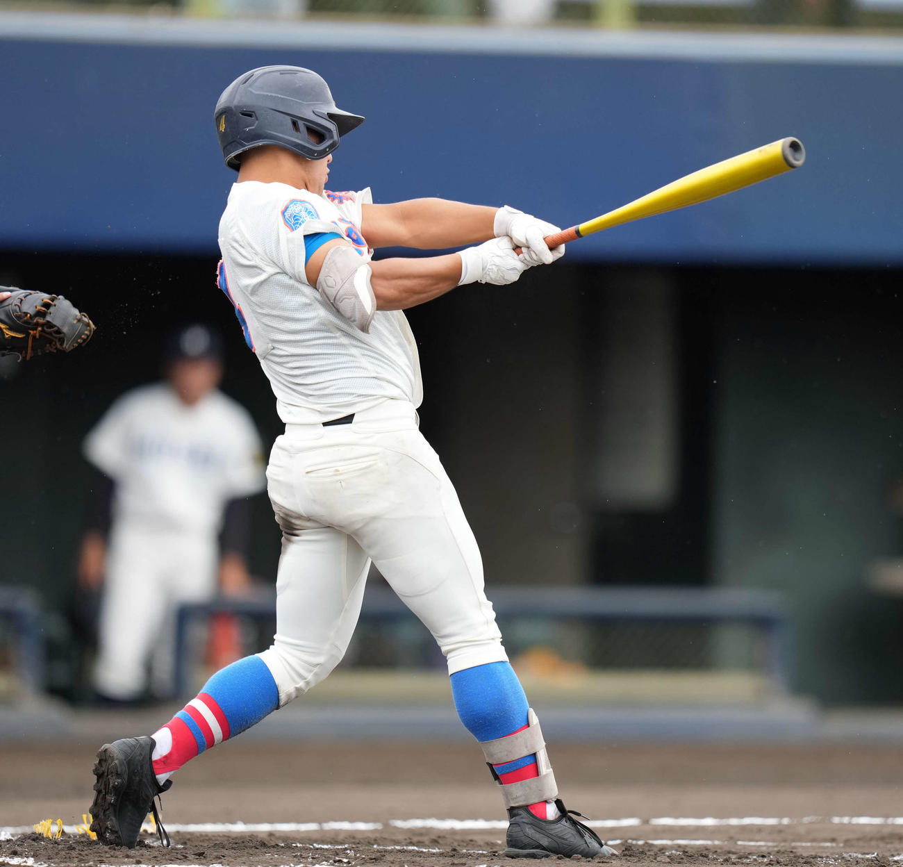 花咲徳栄対法政二　6回表花咲徳栄無死二、三塁、2点適時打を放つ花咲徳栄・奧野（撮影・小島史椰）