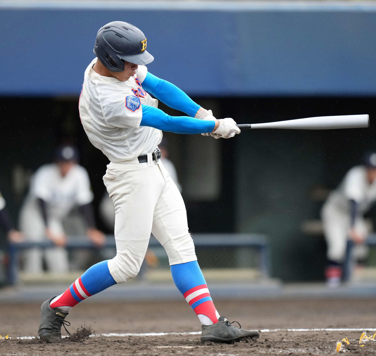 花咲徳栄対法政二　9回表花咲徳栄1死二塁、勝ち越しの左前適時打を放つ花咲徳栄・黒川（撮影・小島史椰）