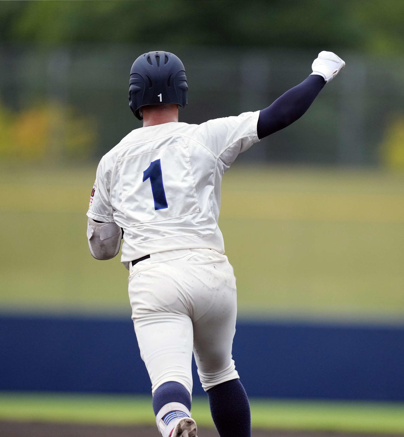 桐生第一対甲府工　7回裏甲府工1死、先制本塁打を放つ甲府工・山下（撮影・小島史椰）