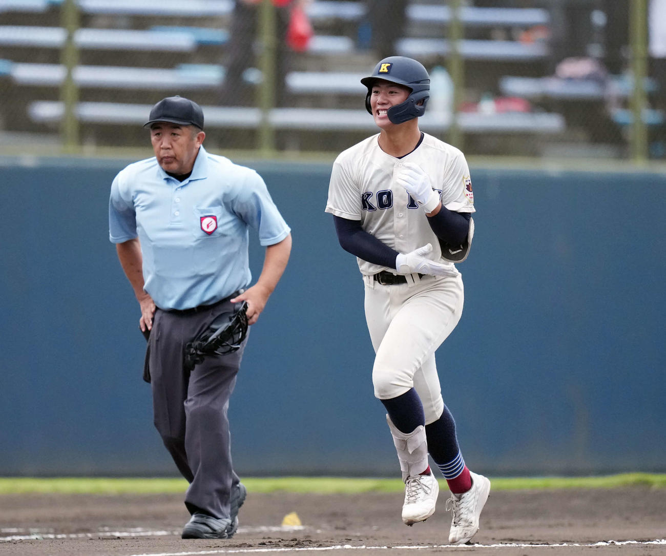 桐生第一対甲府工　7回裏甲府工1死、先制本塁打を放つ甲府工・山下（撮影・小島史椰）