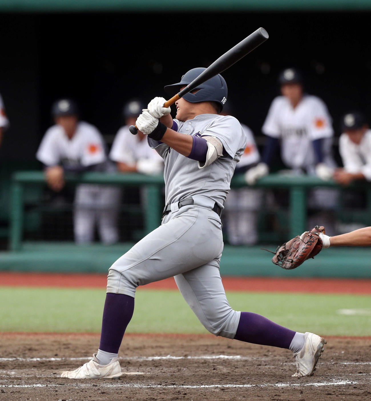 花巻東対東北　4回表1死二、三塁、先制の右前適時打を放つ花巻東・斎藤（撮影・木村有優）