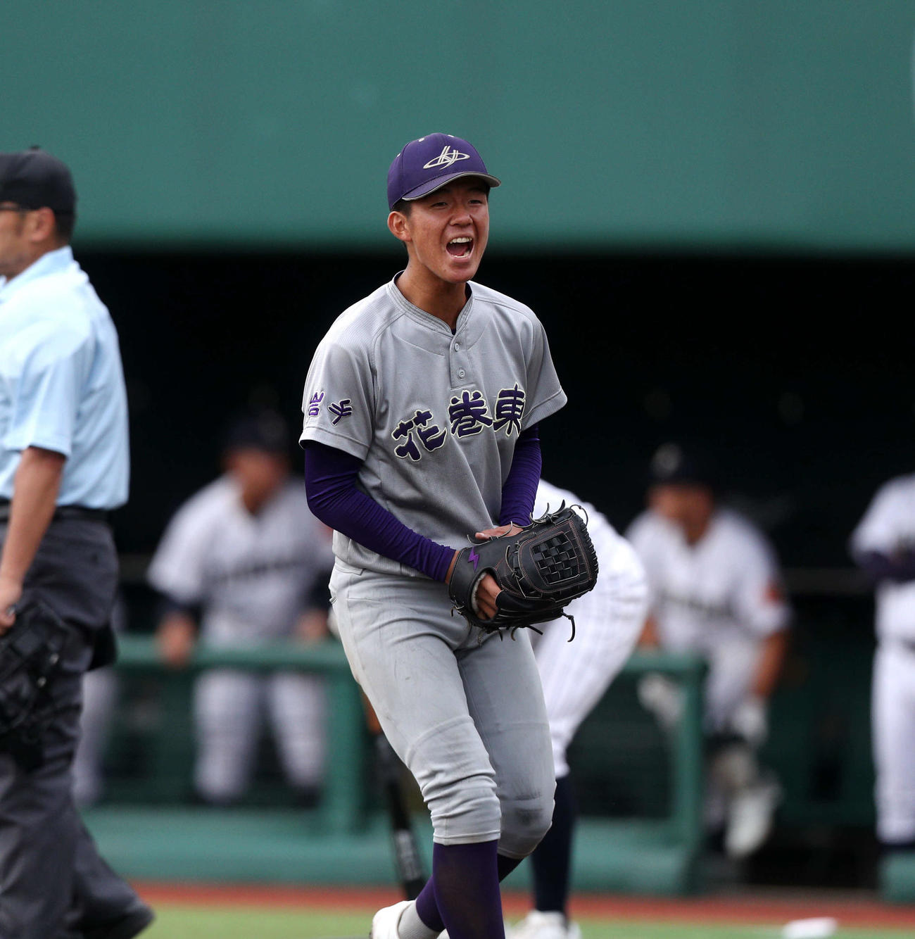 花巻東対東北　勝利を決め、雄たけびをあげる花巻東・萬谷（撮影・木村有優）