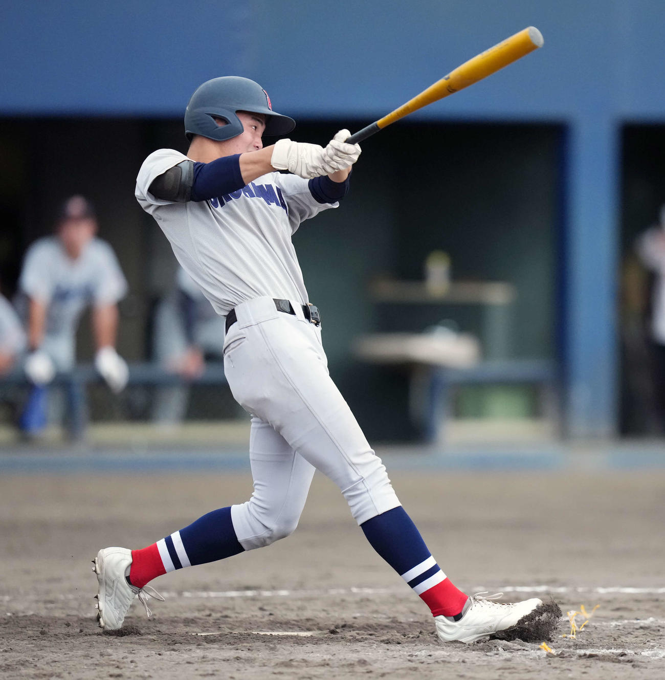 高崎商大付対横浜　9回裏横浜2死、サヨナラ本塁打を放つ横浜・川上（撮影・小島史椰）