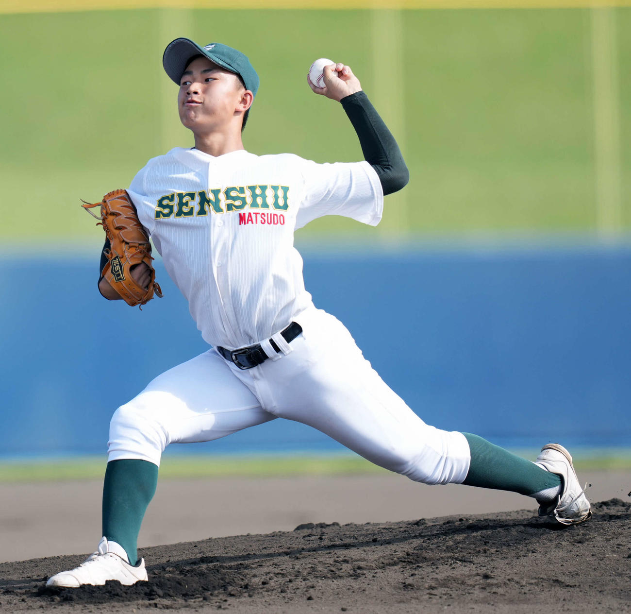 横浜対専大松戸　先発の専大松戸・小林（撮影・小島史椰）