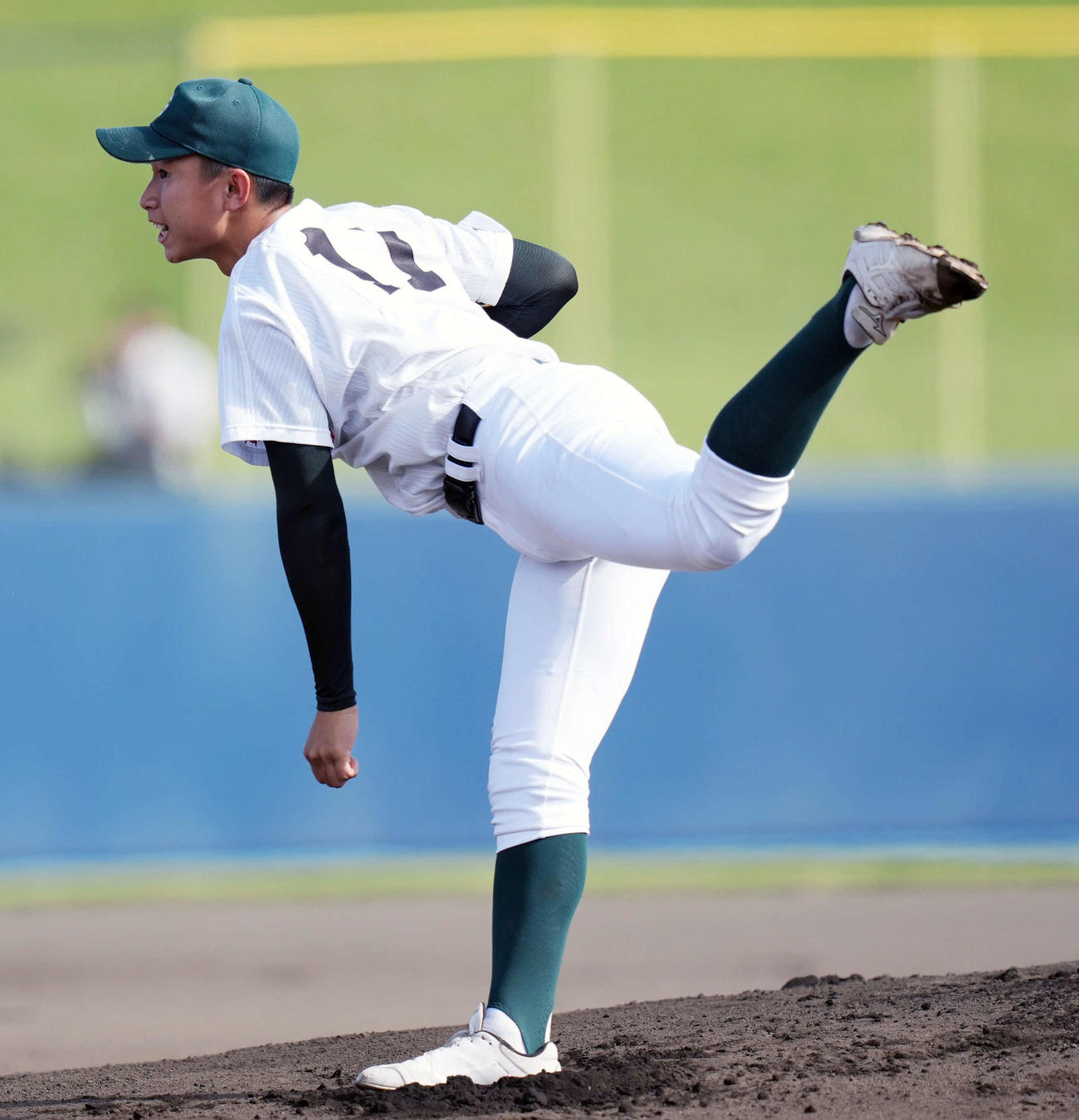 横浜対専大松戸　先発の専大松戸・小林（撮影・小島史椰）