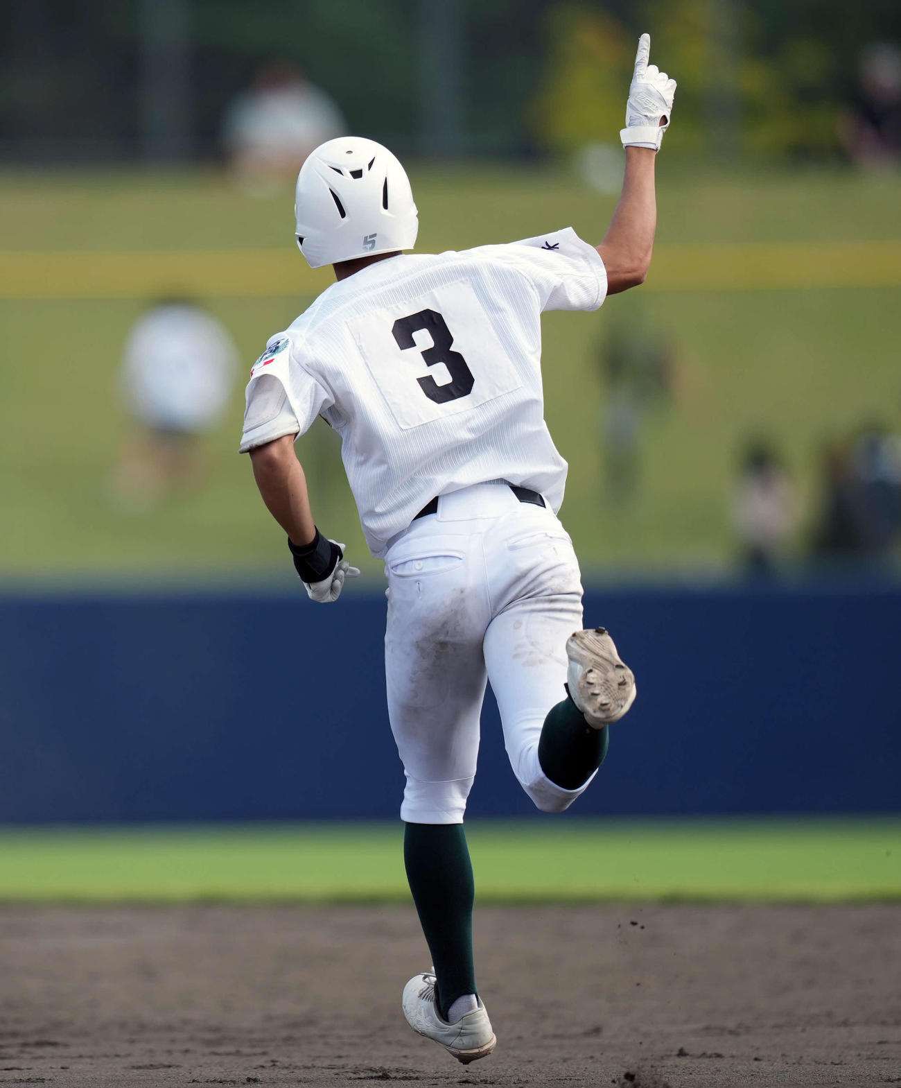 横浜対専大松戸　5回裏専大松戸2死一塁、2点本塁打を放つ専大松戸・石崎（撮影・小島史椰）