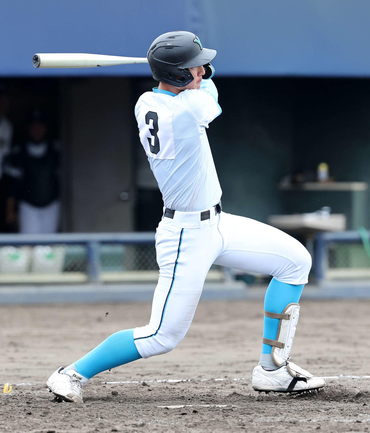 山梨学院対専大松戸　5回表山梨学院2死満塁、菰田は中前適時打を放つ（撮影・鈴木正人）