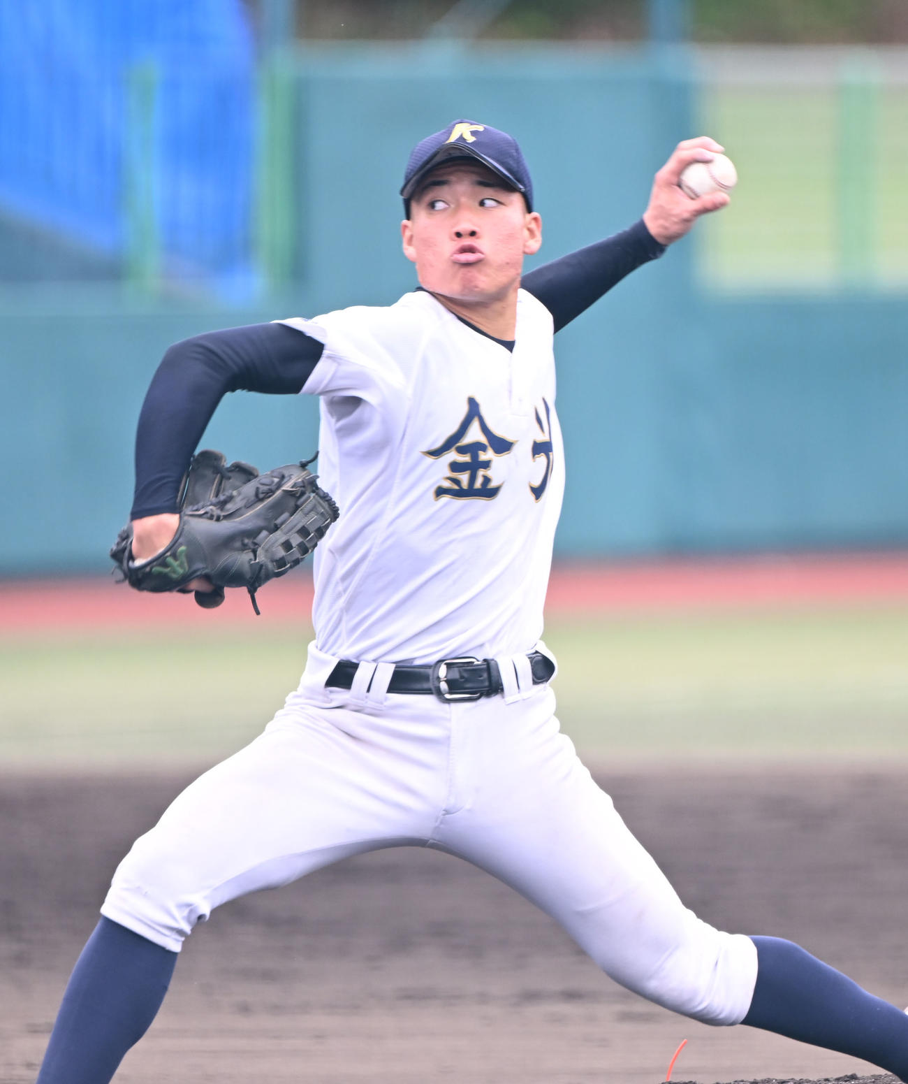 金光大阪対神戸国際大付　先発する金光大阪・井上（撮影・和賀正仁）
