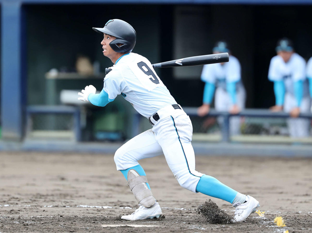 山梨学院対専大松戸　7回表山梨学院1死満塁、杉村は左前適時打を放つ（撮影・鈴木正人）