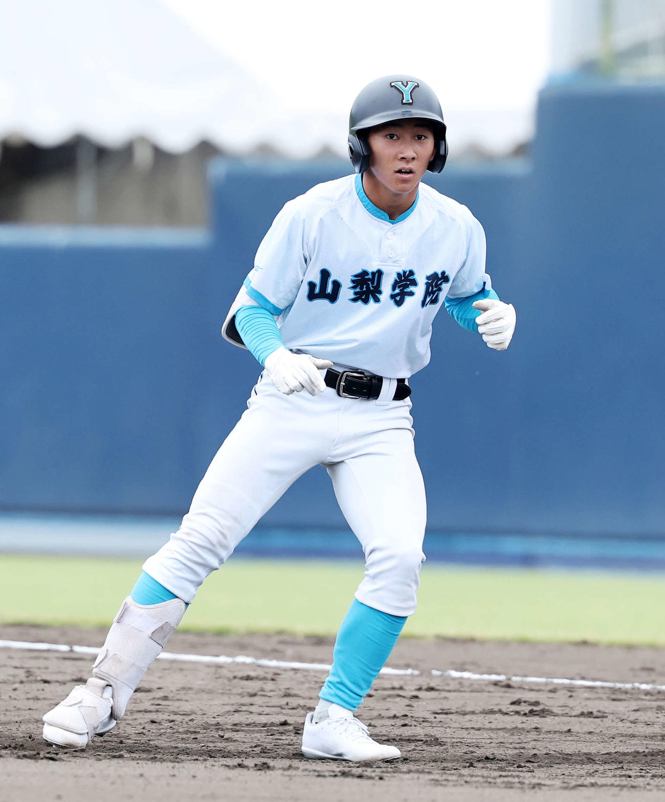 山梨学院対専大松戸　7回表山梨学院1死満塁、金子は右前適時打を放つ（撮影・鈴木正人）