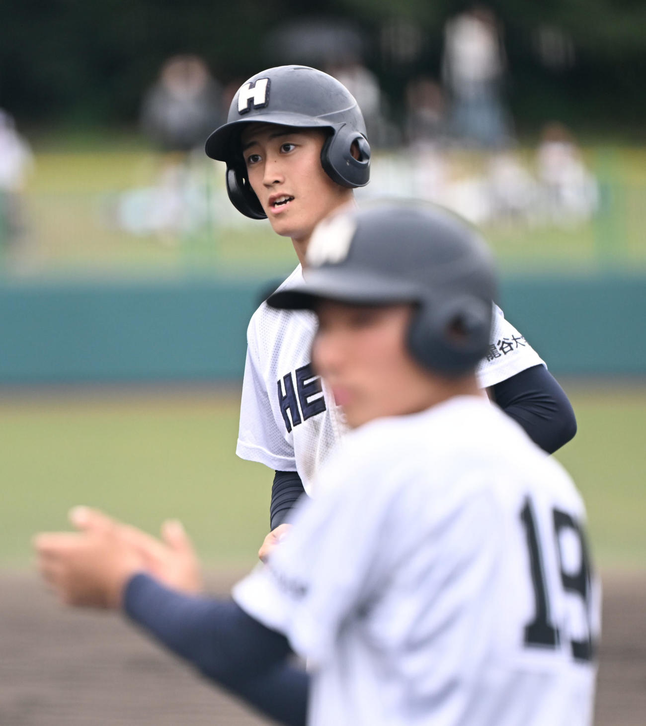 橿原学院対龍谷大平安　6回裏龍谷大平安2死一、三塁、中前適時打を放つ福馬（撮影・和賀正仁）