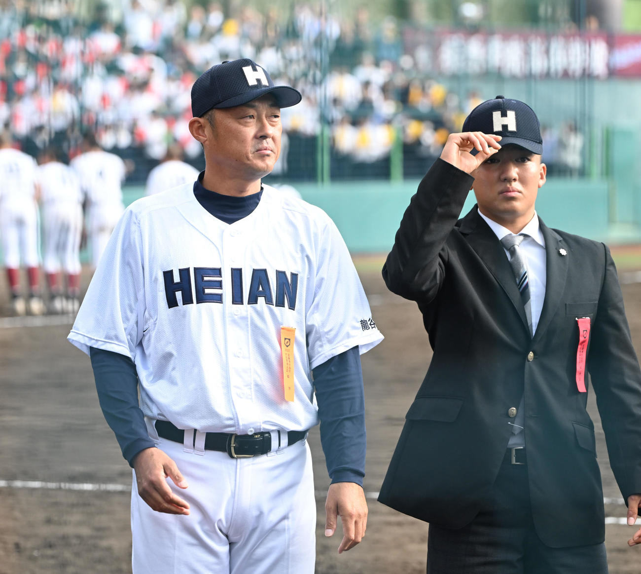 橿原学院に敗れた龍谷大平安・川口監督（撮影・和賀正仁）