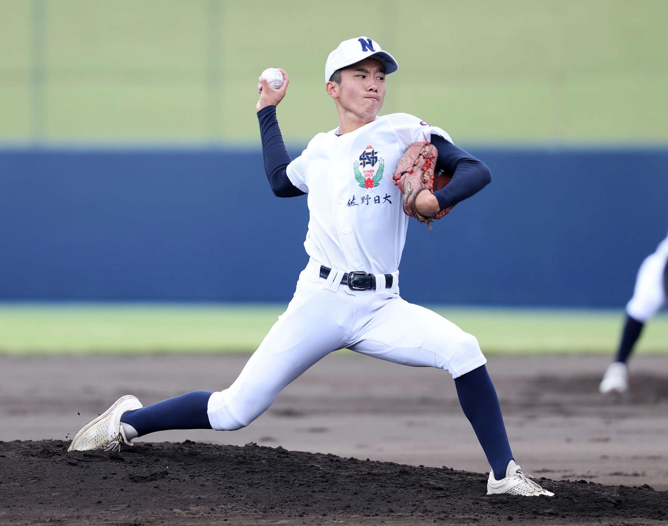 花咲徳栄対佐野日大　力投する佐野日大先発の鈴木（撮影・鈴木正人）