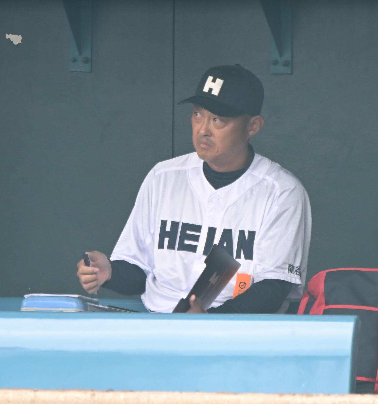橿原学院対龍谷大平安　龍谷大平安・川口監督（撮影・和賀正仁）