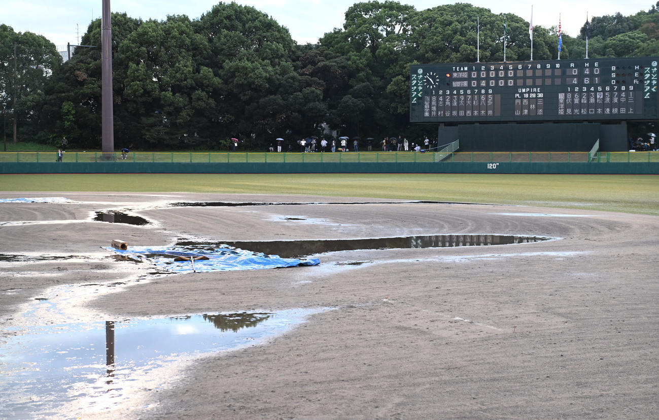 東洋大姫路対智弁学園　降雨のため東洋大姫路対智弁学園は継続試合となった（撮影・和賀正仁）