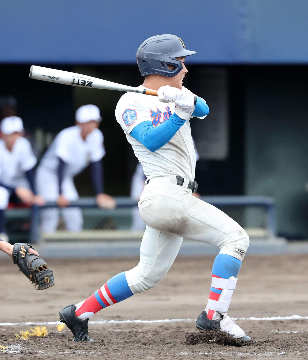 花咲徳栄対佐野日大　9回表花咲徳栄2死一塁、笹崎は中越え適時三塁打を放つ（撮影・鈴木正人）