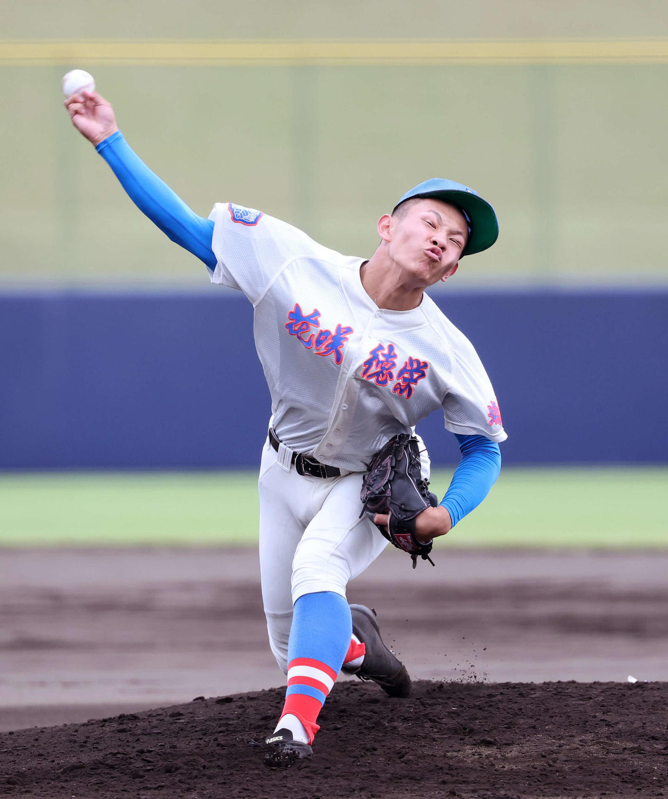 花咲徳栄対佐野日大　力投する花咲徳栄先発の黒川（撮影・鈴木正人）