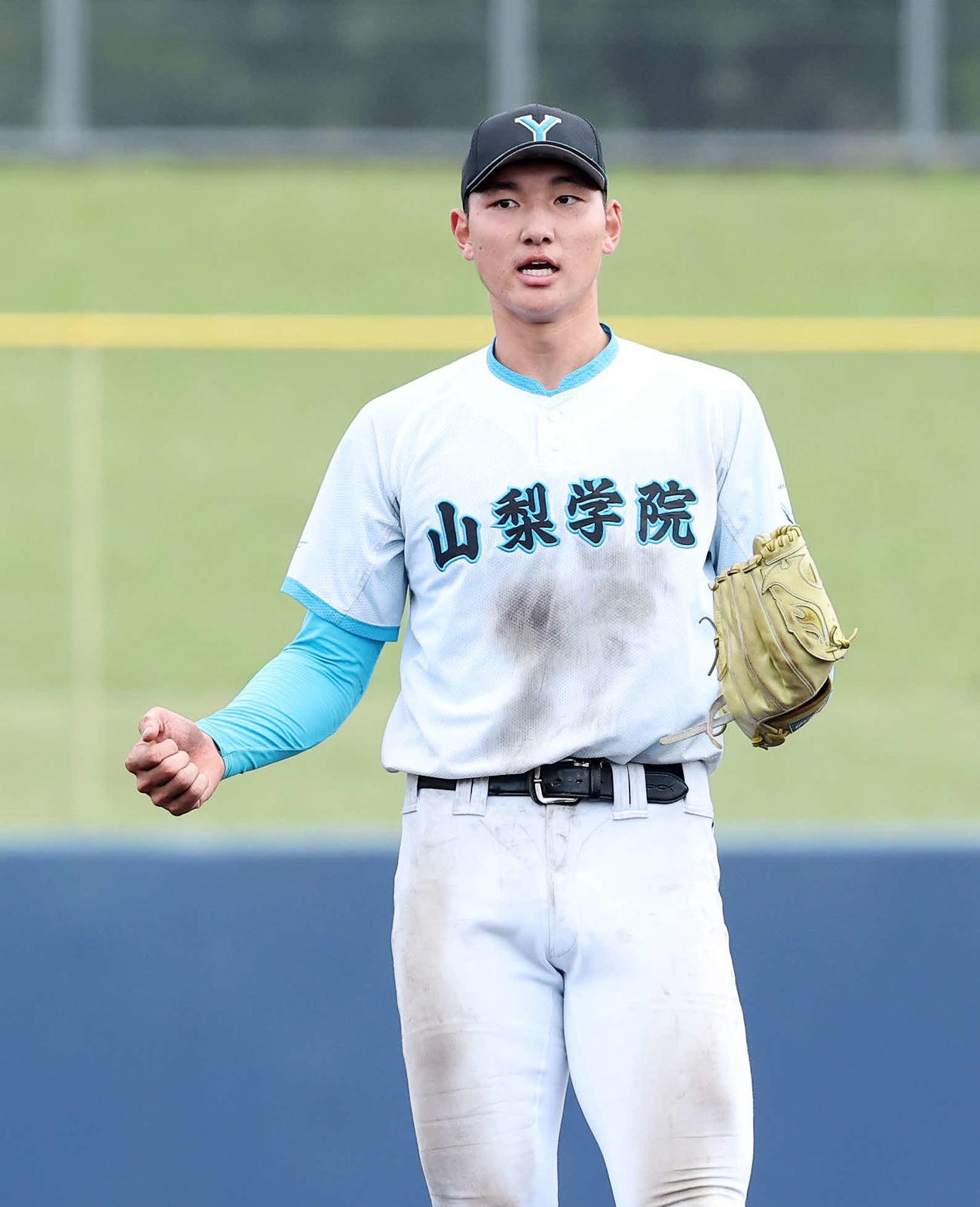 花咲徳栄対山梨学院　優勝しガッツポーズする山梨学院・菰田（撮影・鈴木正人）