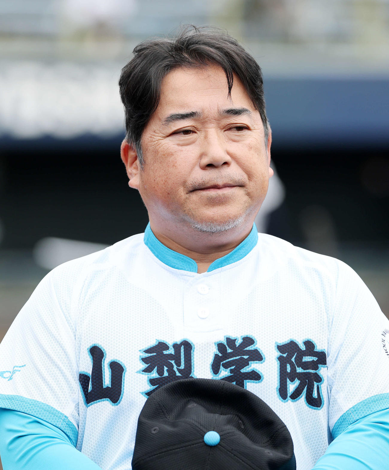 優勝インタビューを受ける山梨学院・吉田監督（撮影・鈴木正人）