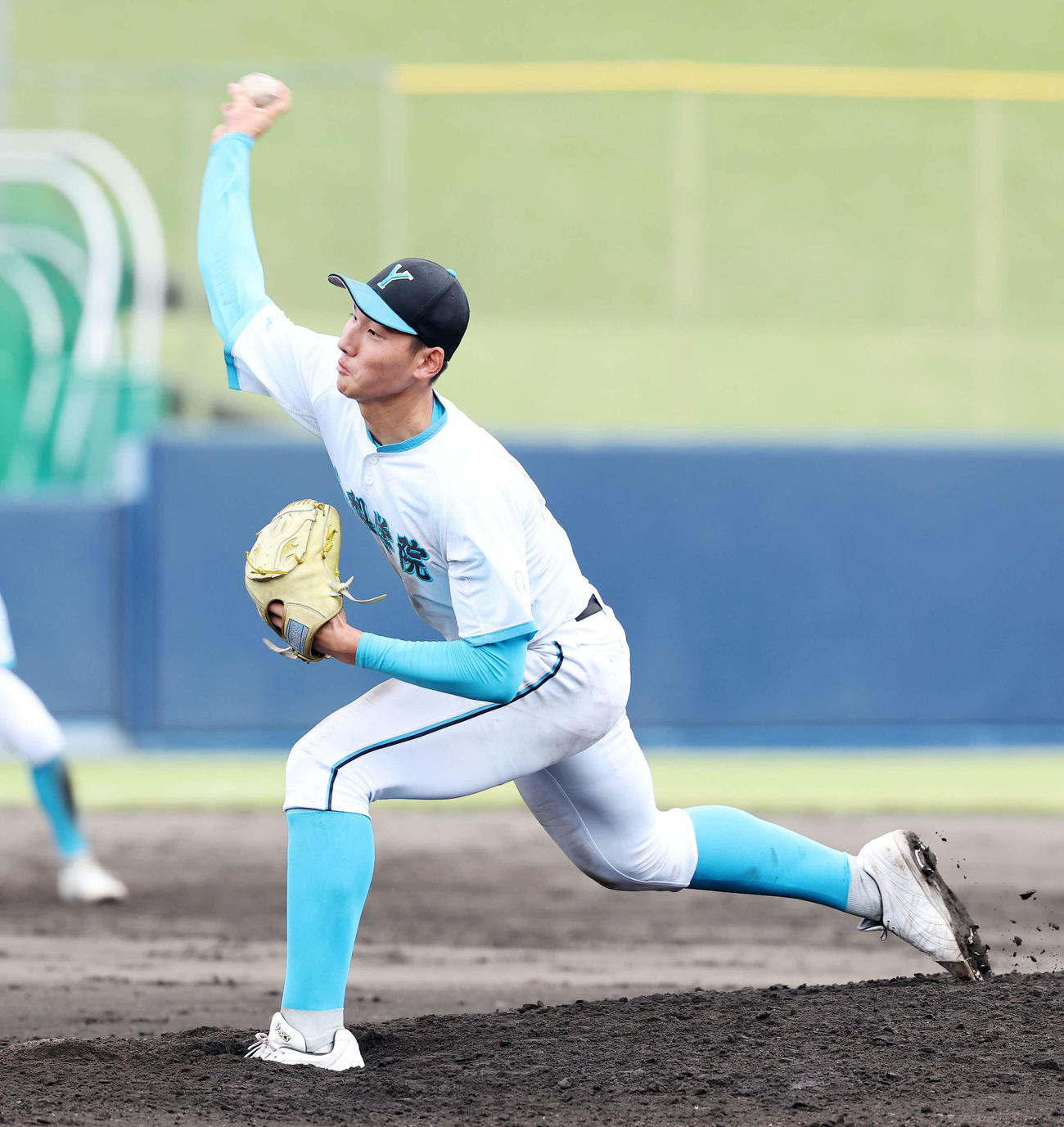 花咲徳栄対山梨学院　力投する山梨学院・菰田（撮影・鈴木正人）