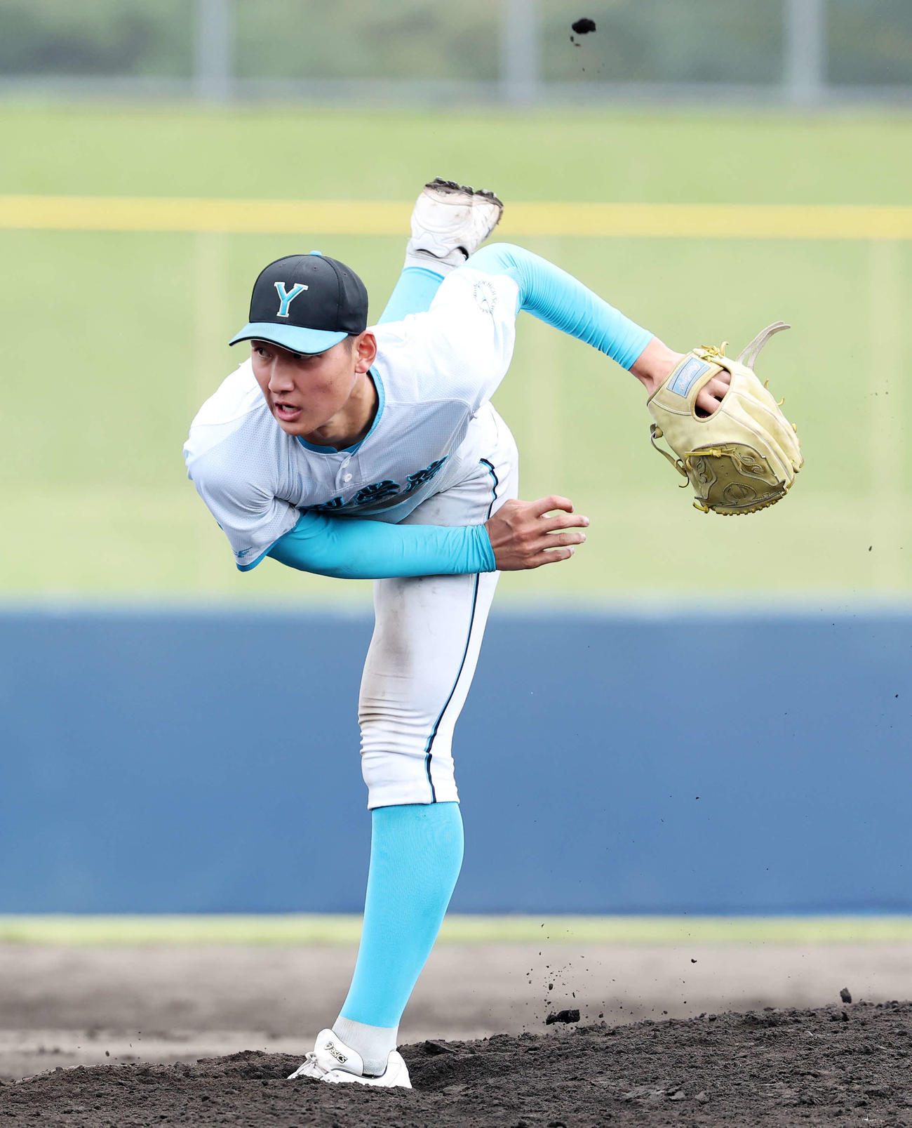 花咲徳栄対山梨学院　力投する山梨学院・菰田（撮影・鈴木正人）