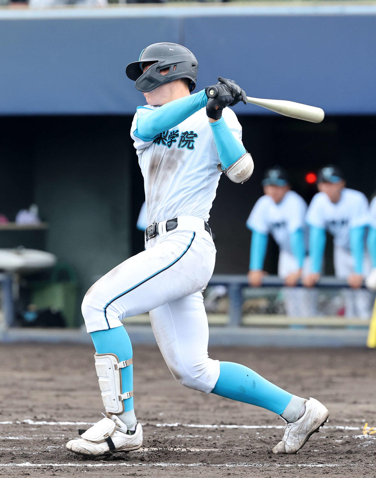 花咲徳栄対山梨学院　7回裏山梨学院1死満塁、菰田は中越え適時二塁打を放つ（撮影・鈴木正人）