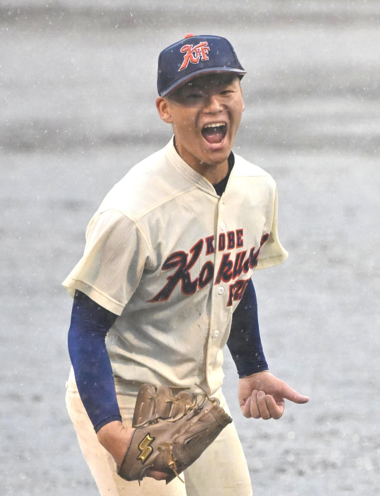 神戸国際対橿原学院　ノーヒットノーランを達成した神戸国際の宮田卓亜（撮影・石井愛子）