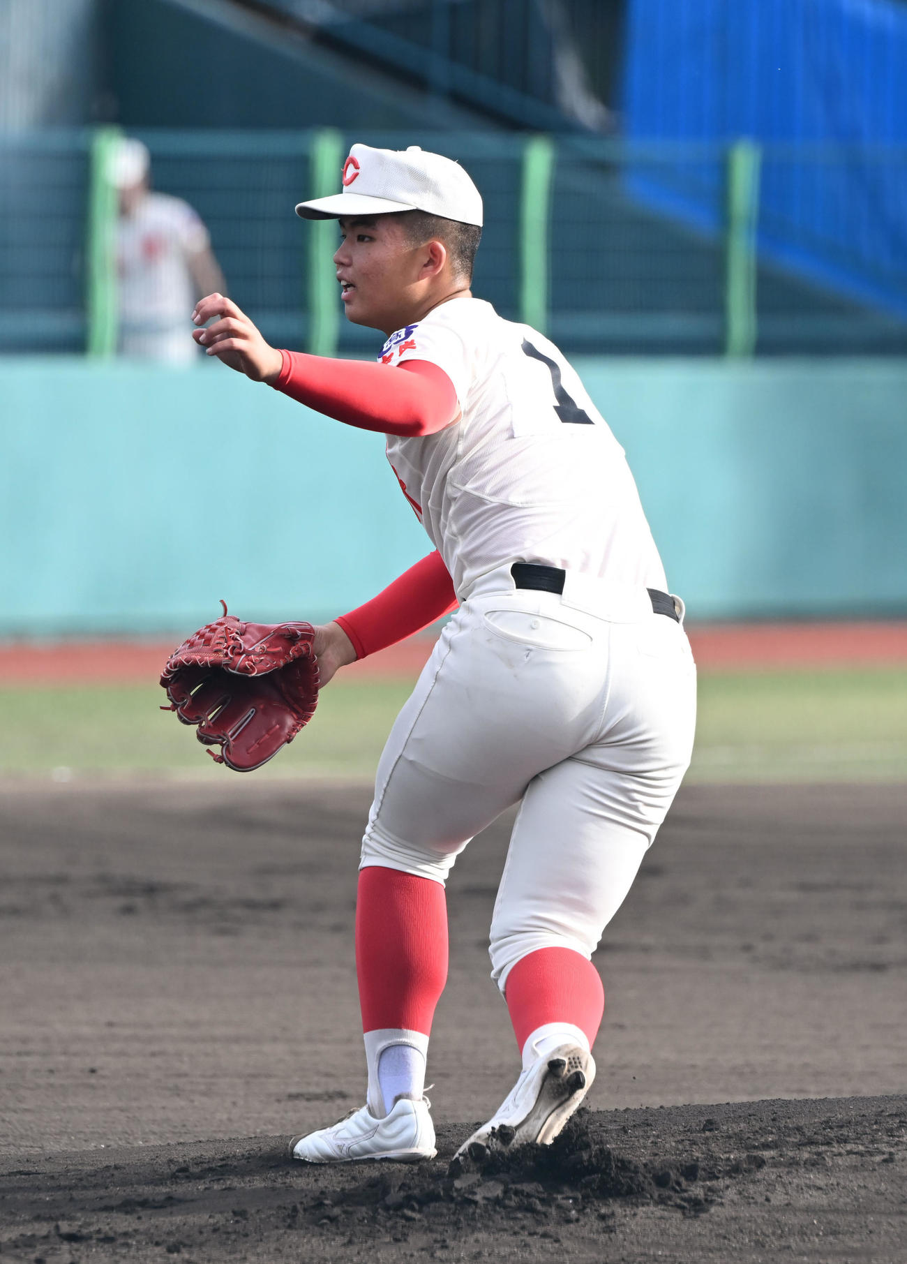 東洋大姫路対智弁学園　先発し好投する智弁学園・杉本（撮影・和賀正仁）