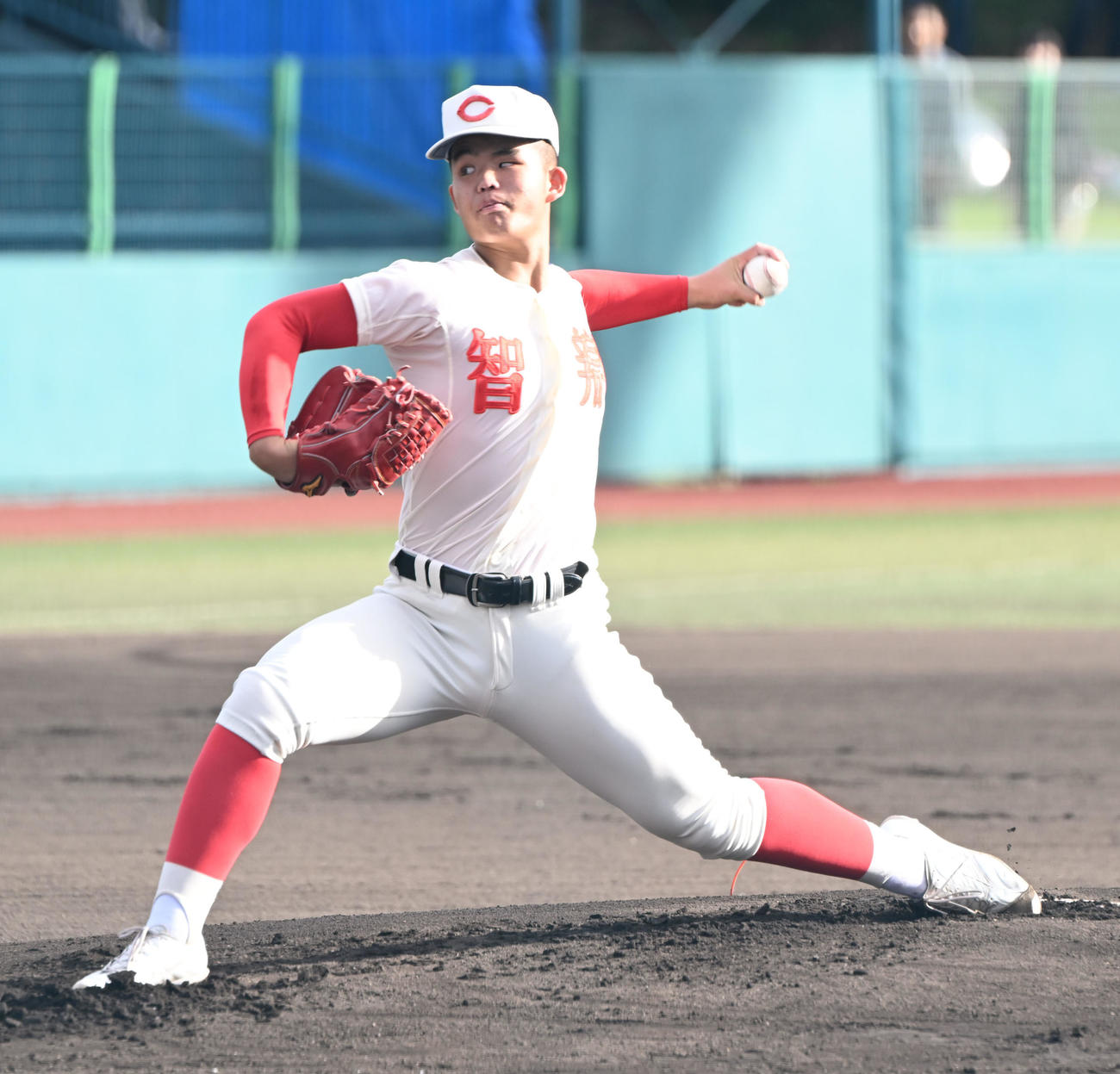 東洋大姫路対智弁学園　先発し好投する智弁学園・杉本（撮影・和賀正仁）