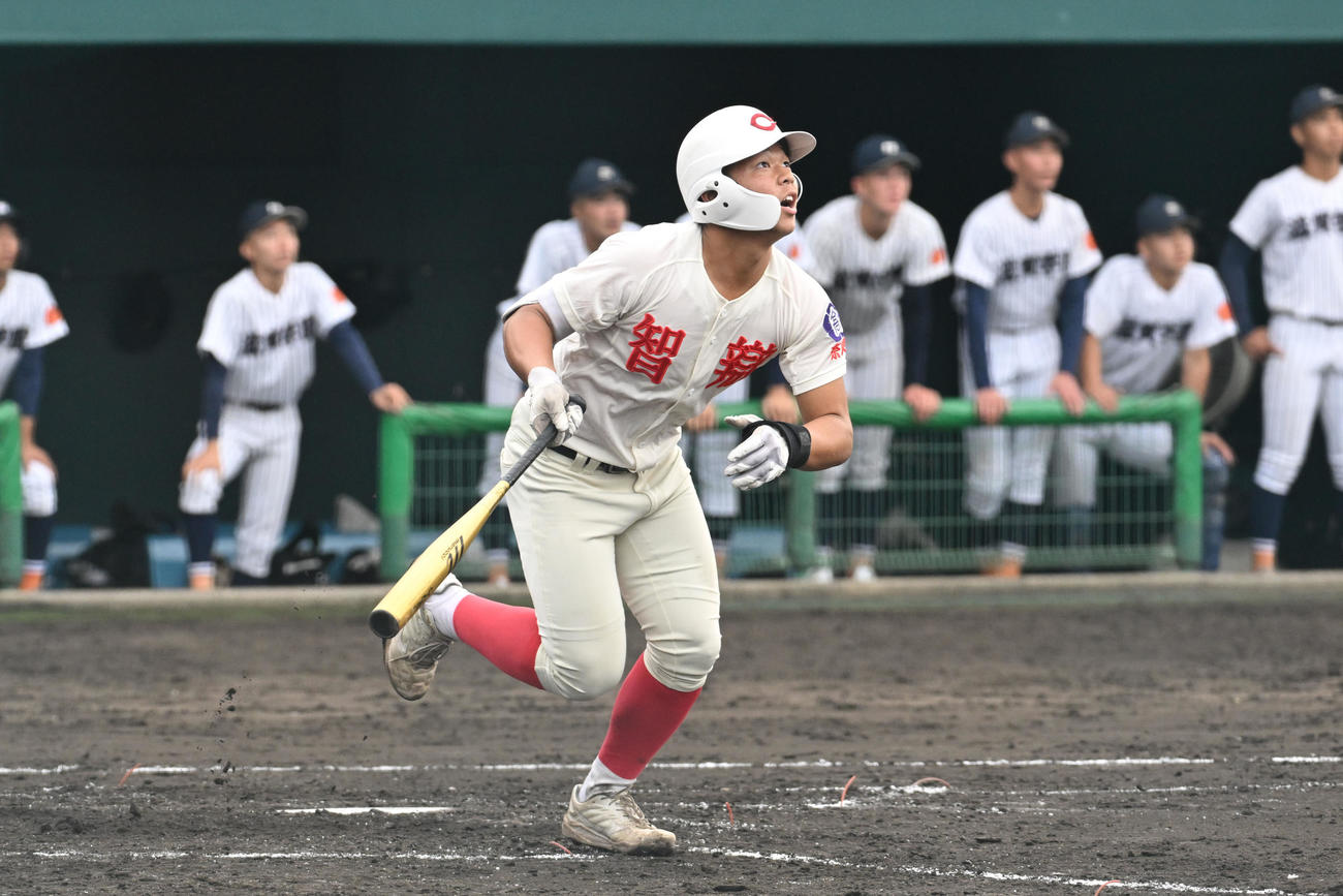 智弁学園対滋賀学園　3回表智弁学園無死二塁、逢坂が右越え2点本塁打を放つ（撮影・滝沢美穂子）
