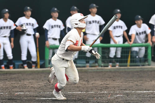 智弁学園対滋賀学園　5回表智弁学園2死一塁、志村は中越え適時三塁打を放つ（撮影・滝沢美穂子）