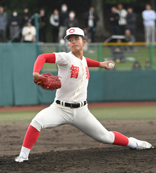 智弁学園対滋賀学園　9回裏から登板した智弁学園の杉本（撮影・滝沢美穂子）