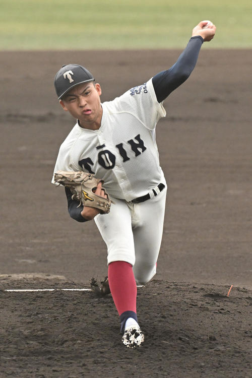 大阪桐蔭対神戸国際大付　大阪桐蔭先発の小川（撮影・滝沢美穂子）