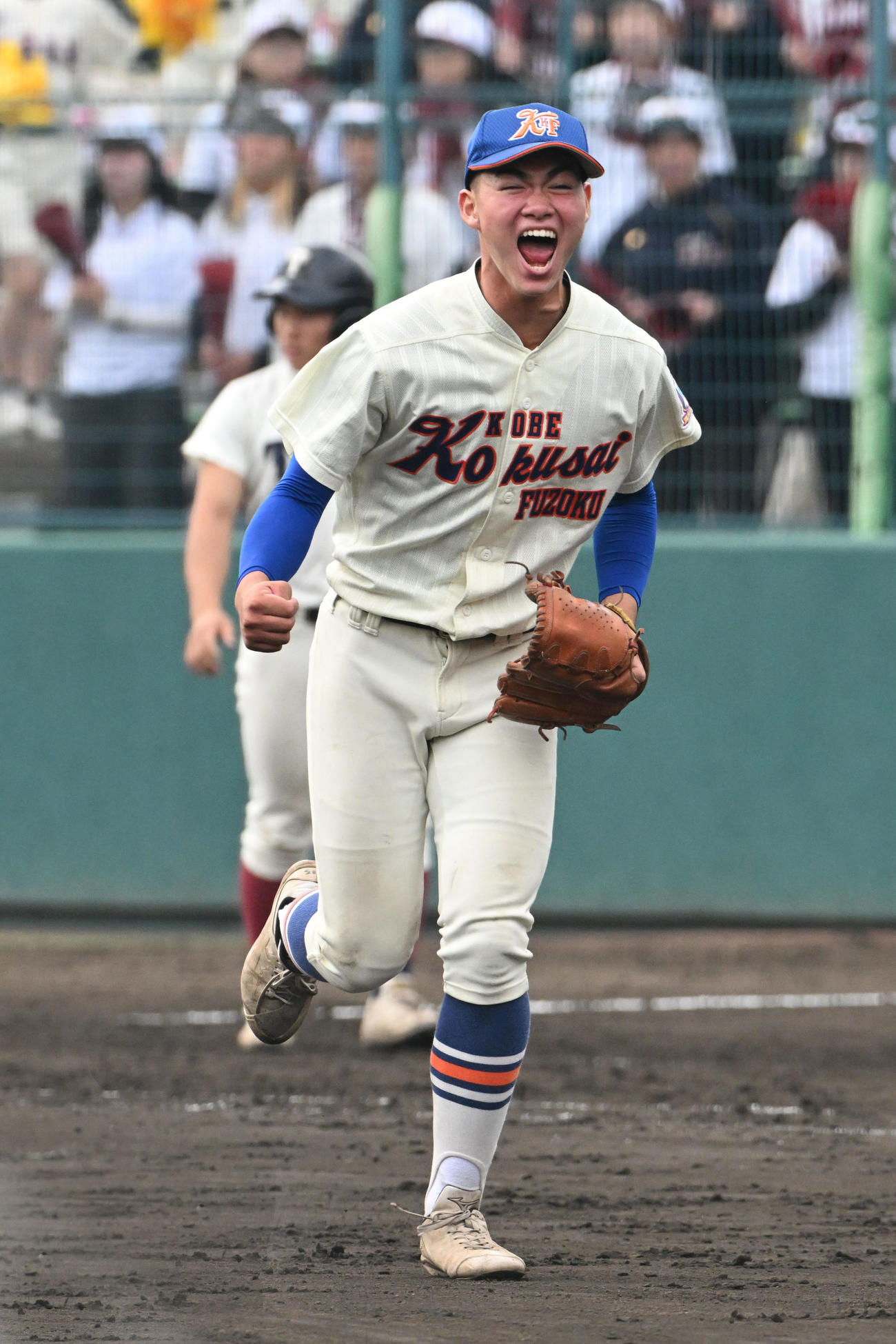 大阪桐蔭対神戸国際大付　大阪桐蔭に勝ち、叫ぶ神戸国際大付の橋本（撮影・滝沢美穂子）