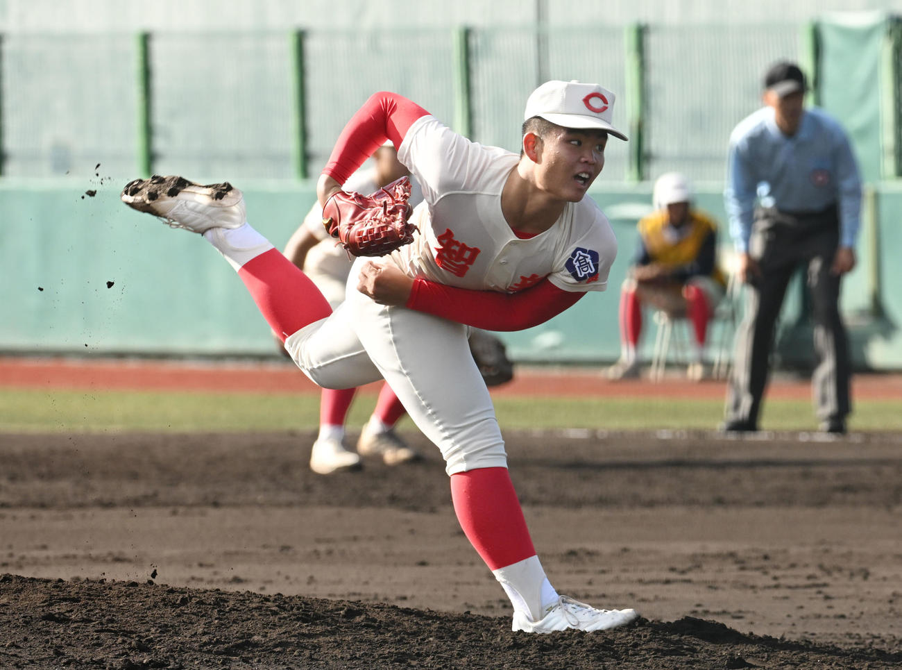 智弁学園対神戸国際大付　8回裏から登板した智弁学園の杉本（撮影・滝沢美穂子）