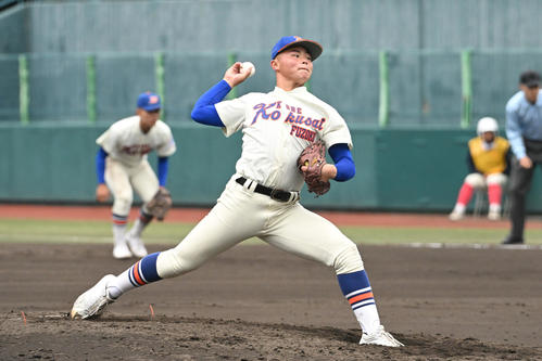 智弁学園対神戸国際大付　神戸国際大付2番手の豊岡（撮影・滝沢美穂子）